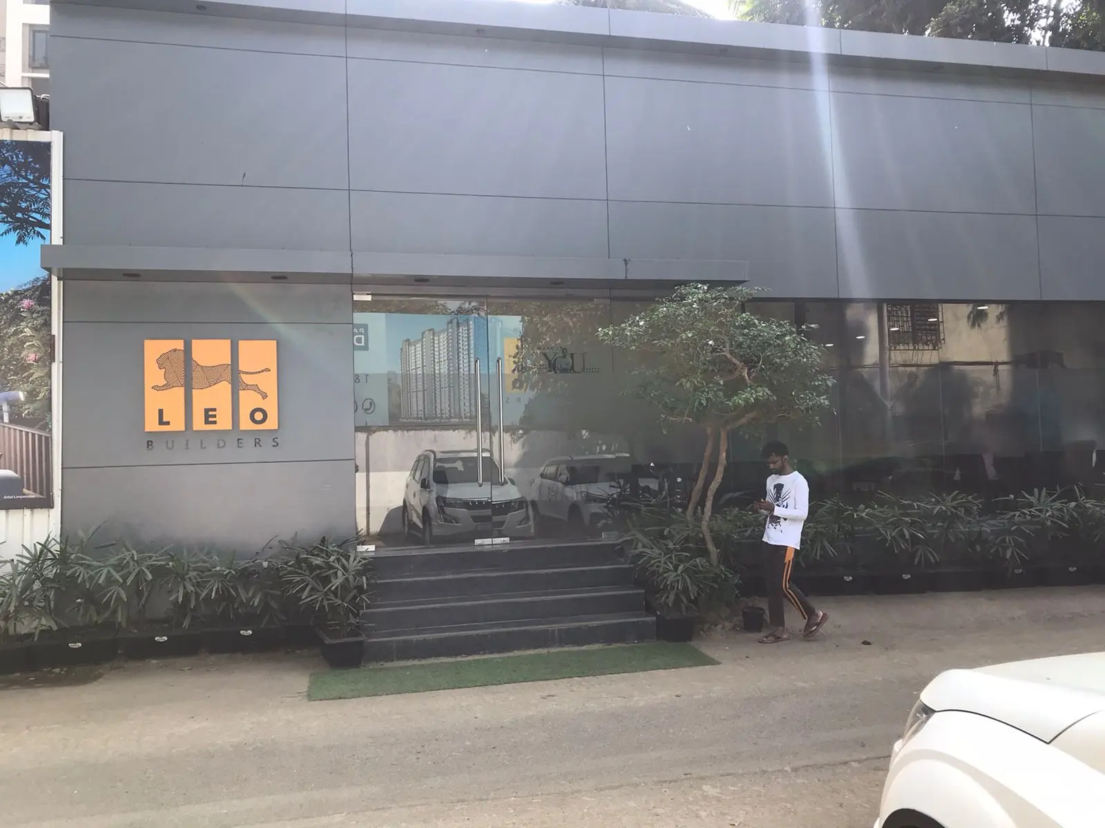 Leo – Eminence Sales Lounge — Bandra — view 4
